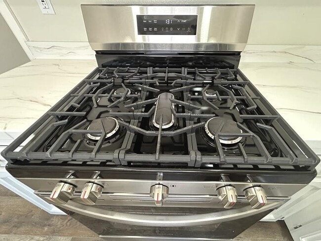 Building Photo - 13635 Elm St