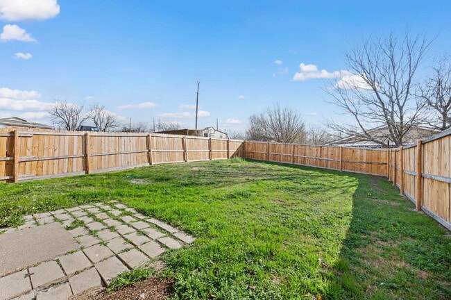 Building Photo - "Charming 3-Bed Home with Spacious Layout in Ft Worth – Aledo School District"