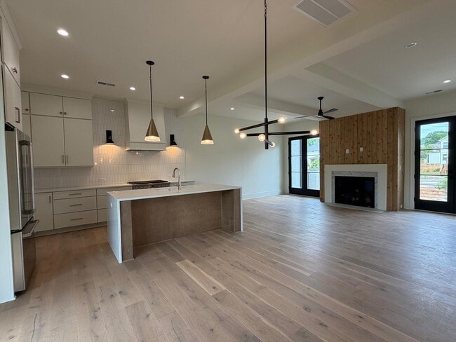 Building Photo - "Spacious and Elegant 4-Bedroom Home on Dover Avenue with 3.5 Baths and Nearly 3000 Sq Ft of Livi...