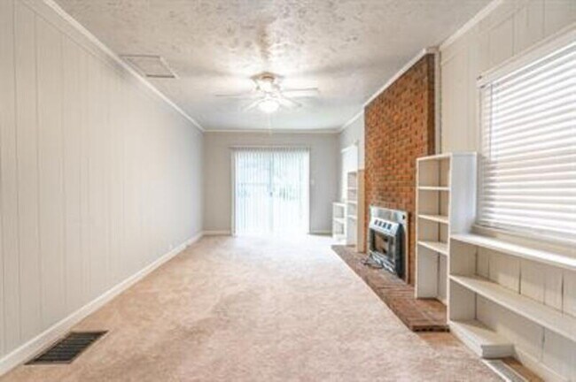 Building Photo - 205 N Glover St
