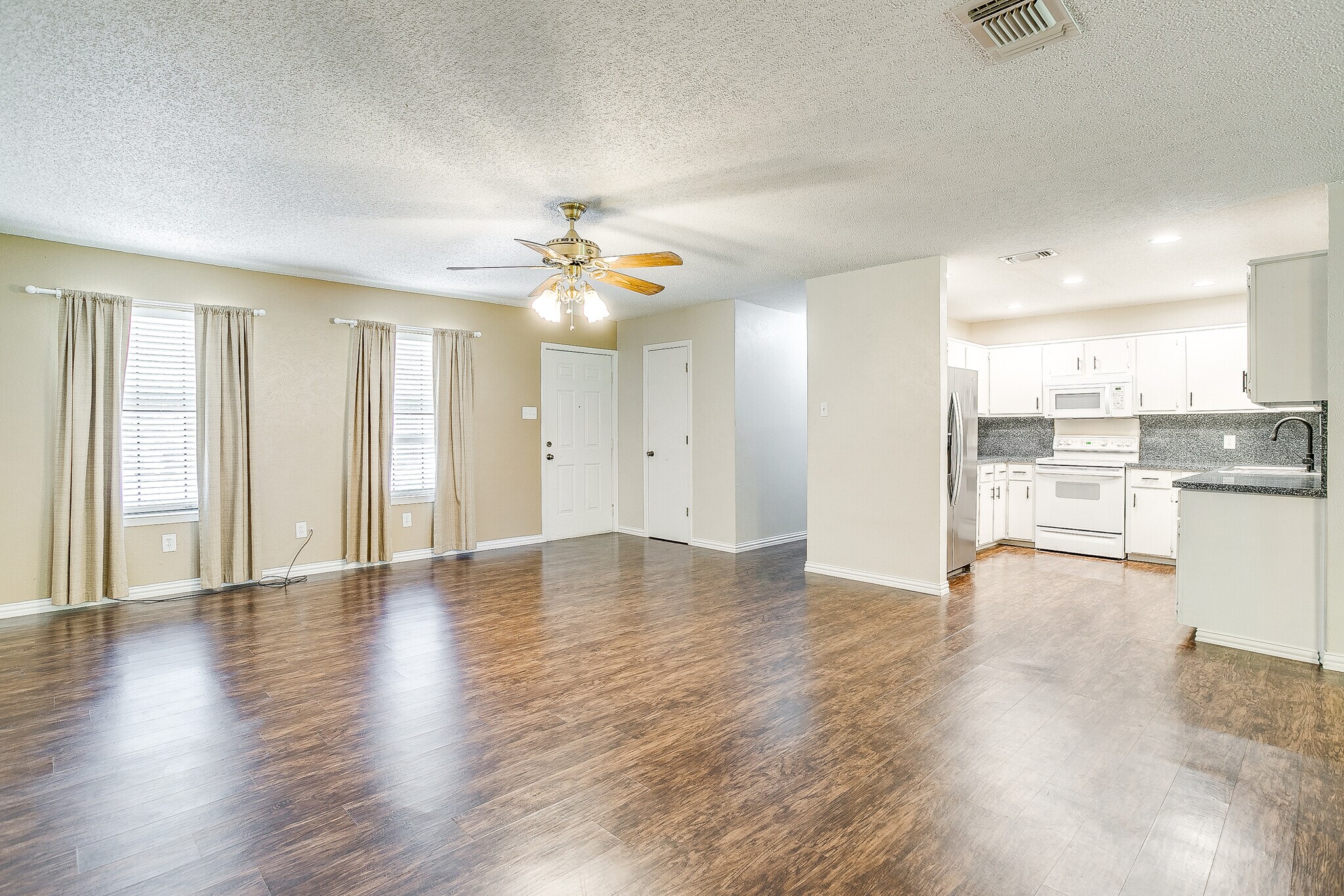 Building Photo - 1104 Sproles Dr