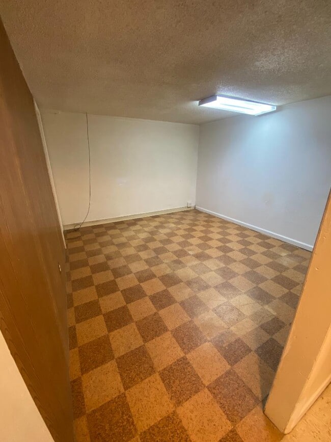 Building Photo - 1830 S Tennyson St