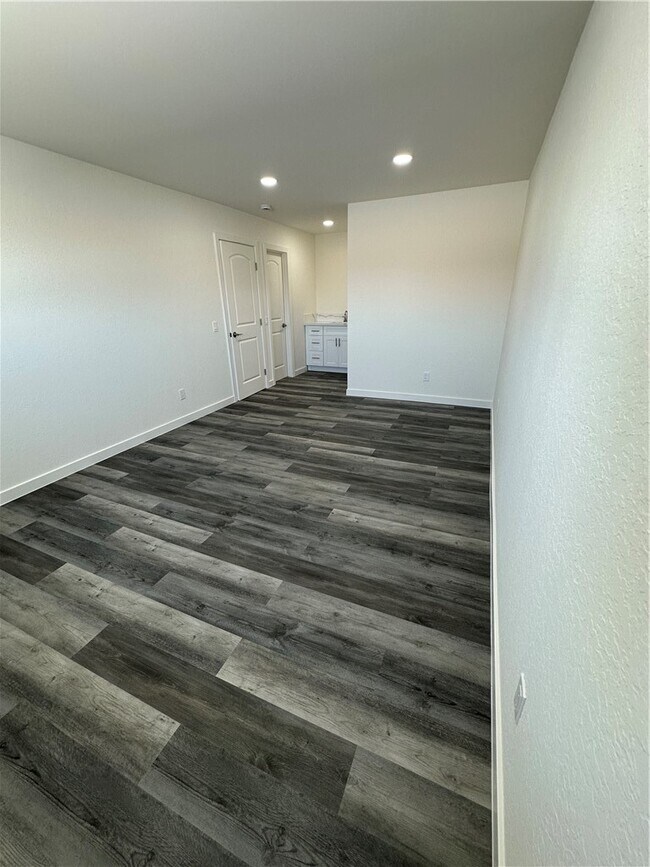 Building Photo - 5641 Newman St