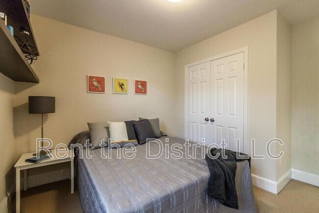 Building Photo - 1367 K St SE