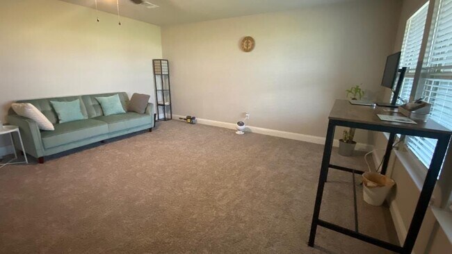 Building Photo - 2008 Naples Dr