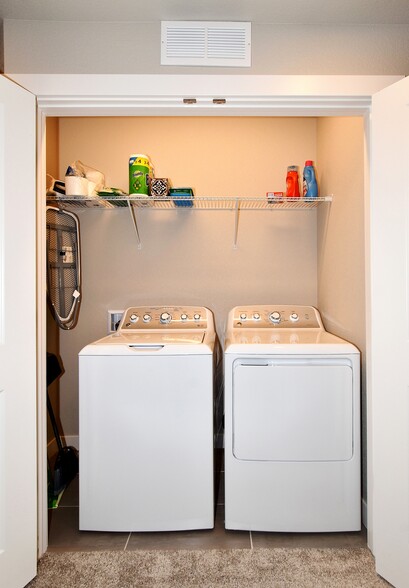 In unit washer/dryer laundry area - 4115 N Park Dr