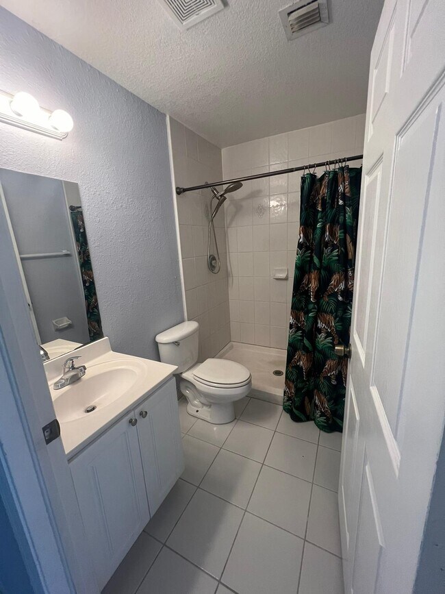 Building Photo - 3004 San Remo Cir