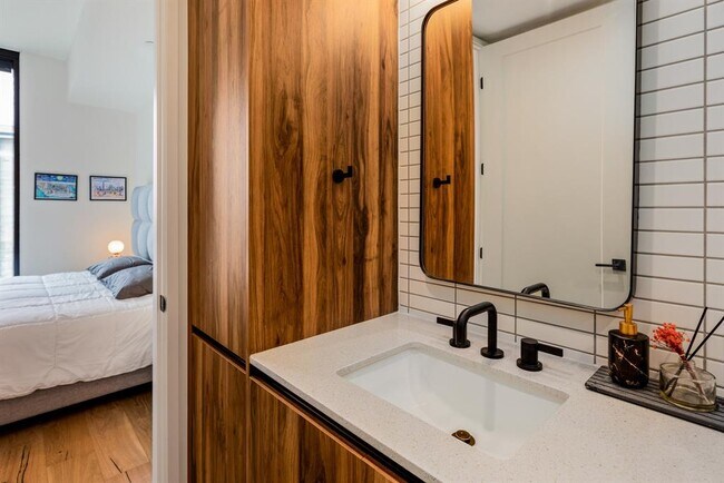 Building Photo - 84 Northeast Dr