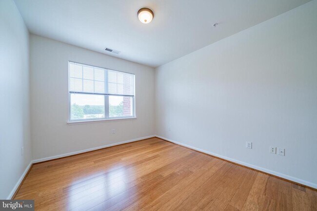 Building Photo - 12929 Centre Park Cir