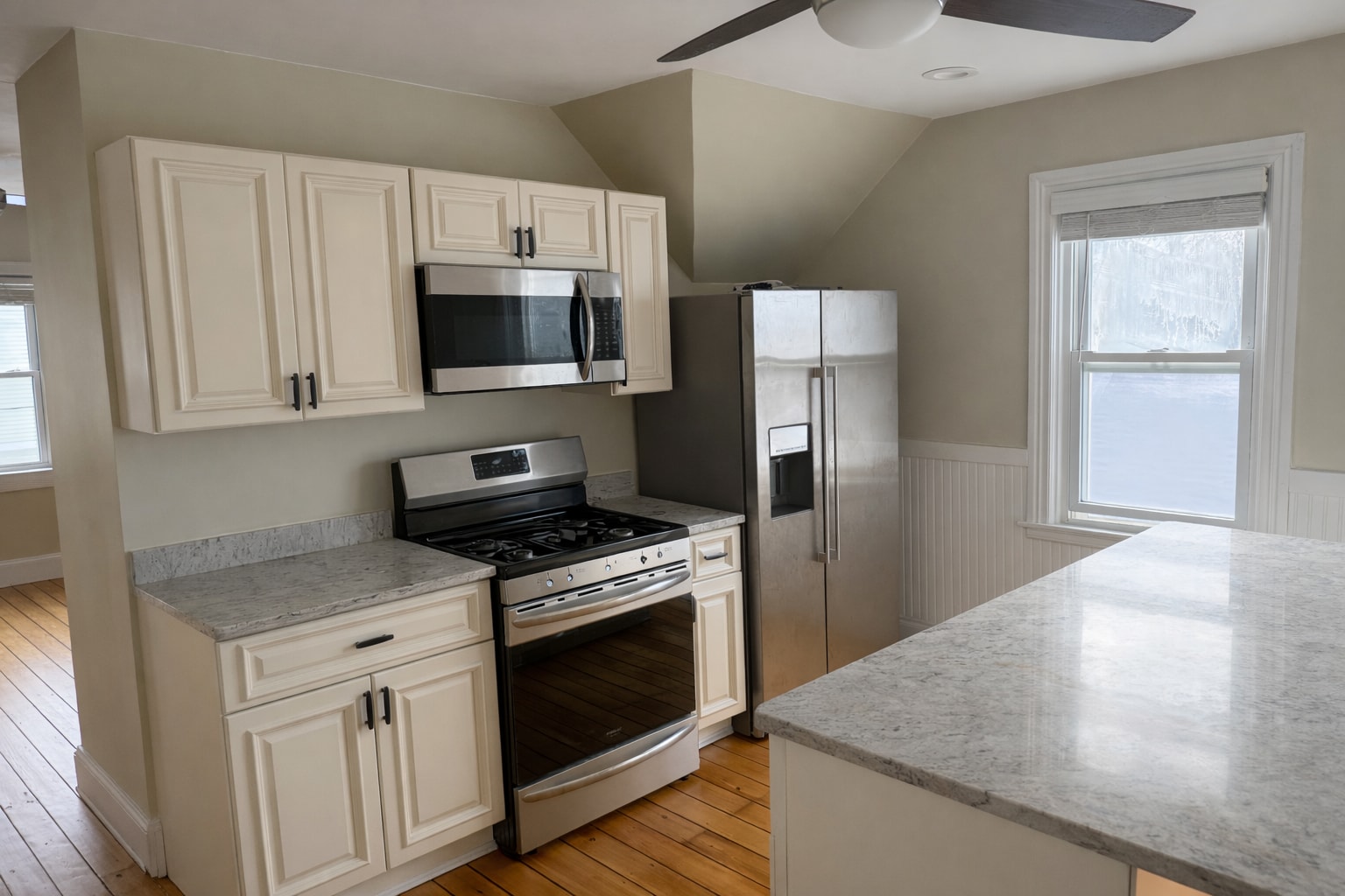 Eat in dining room w/ a 7’ x 4’ granite center island - 16 Tecumseh Street