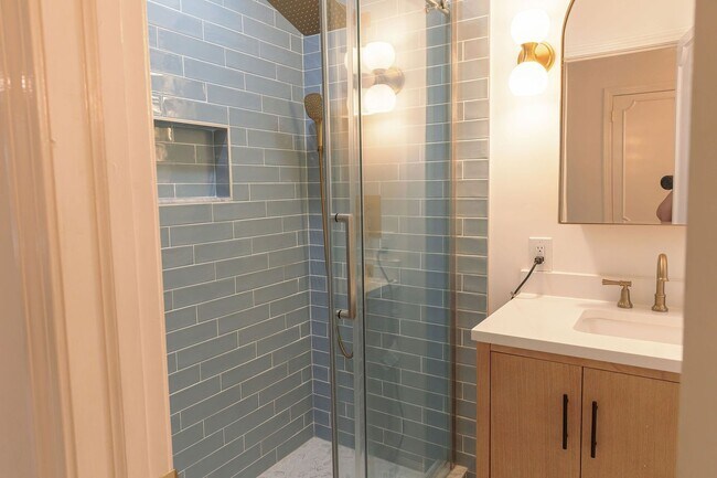 Building Photo - 4 Bed 2.5 Bath Home In VA Beach for Rent !