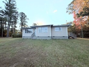 Building Photo - Cute Updated West Columbia HOME