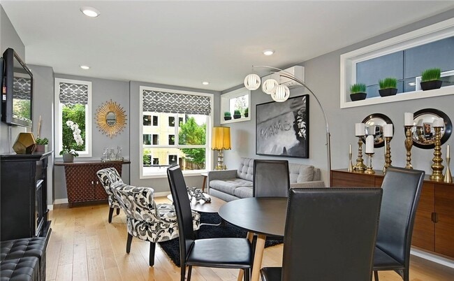 Building Photo - LUXURY WEST SEATTLE TOWNHOME FOR RENT; AVA...