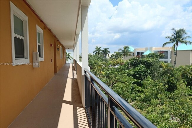 Building Photo - 555 E Dania Beach Blvd