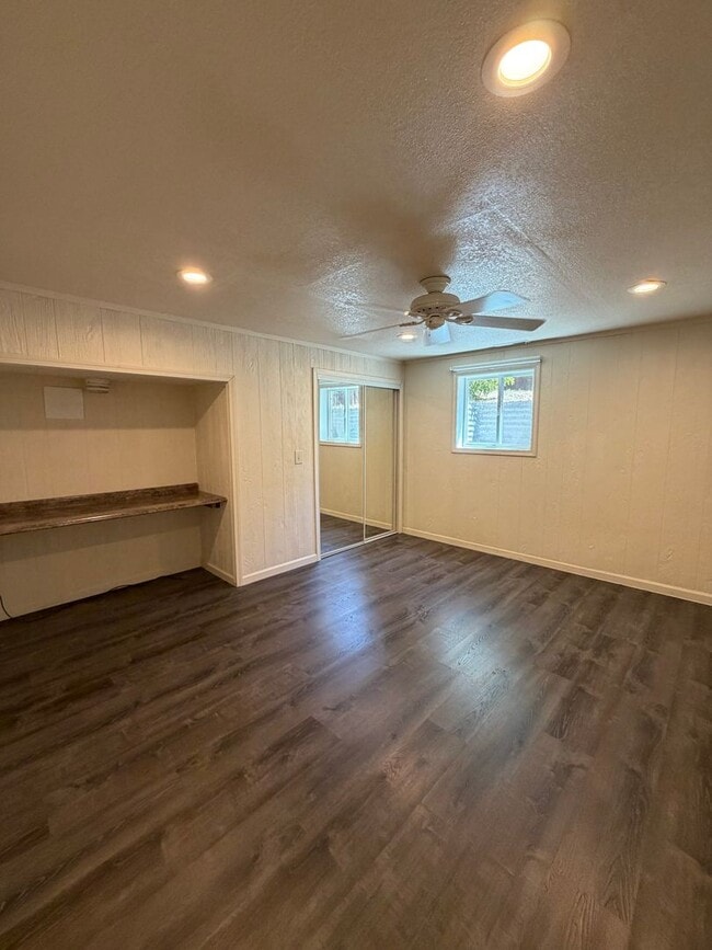 Building Photo - The Perfect House for Roommates, 6bdrms, 3.5 baths, 1.5 miles from Oregon Tech and Sky Lakes Medi...