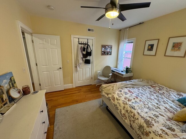 Building Photo - BEAUTIFUL UNIT IN CAMBRIDGE!!!!!!!!!!!