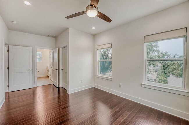 Building Photo - 1134 Chicon St