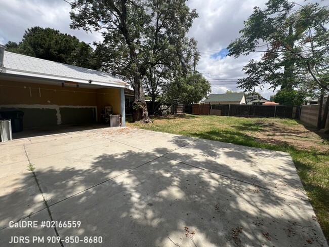 Building Photo - Rialto 2 bedroom Home