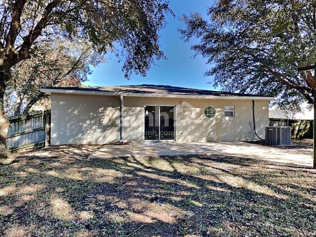 Building Photo - 4045 Half Moon Cir