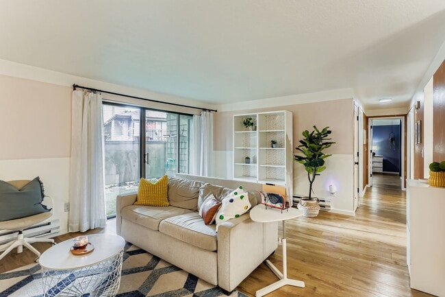 Building Photo - 77 Galen St