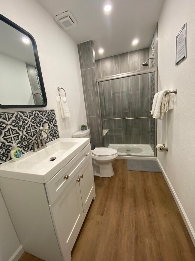 Unit 2 - 903 Kensington St