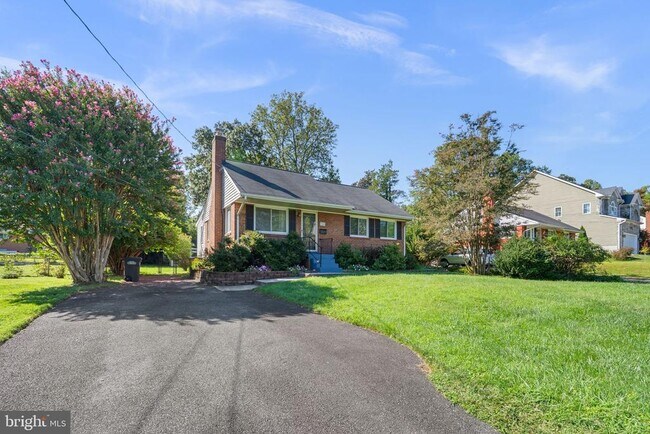 Building Photo - 7205 Wayne Dr