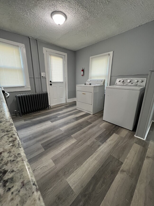 Building Photo - 85 Chestnut St