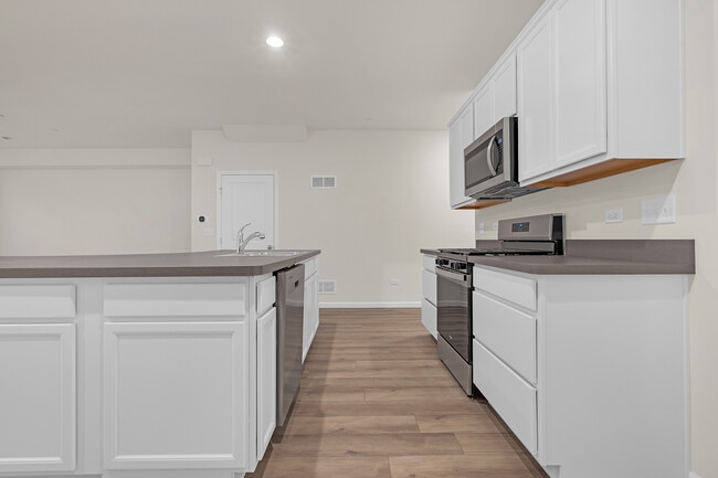 Building Photo - 5913 Hawkweed Dr