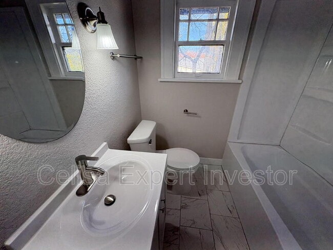 Building Photo - 2602 Warsaw St