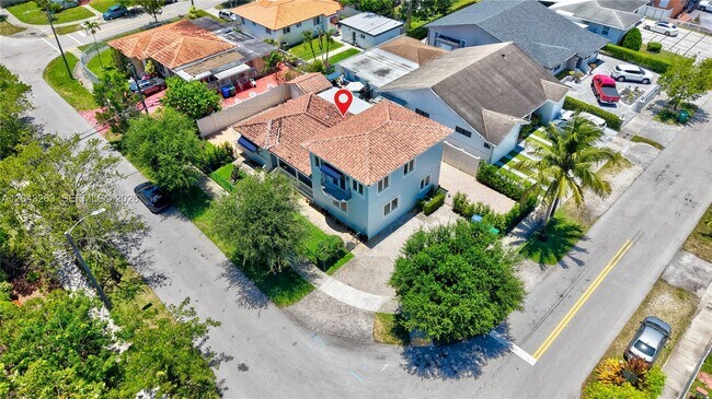 Building Photo - 500 SW 51st Ct