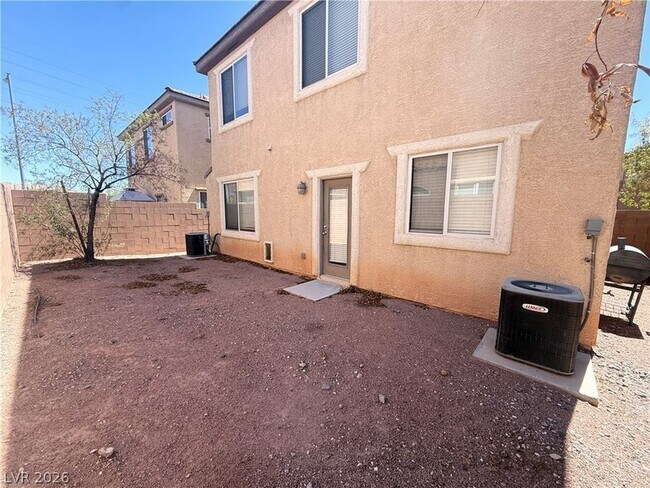 Building Photo - 673 Taliput Palm Pl