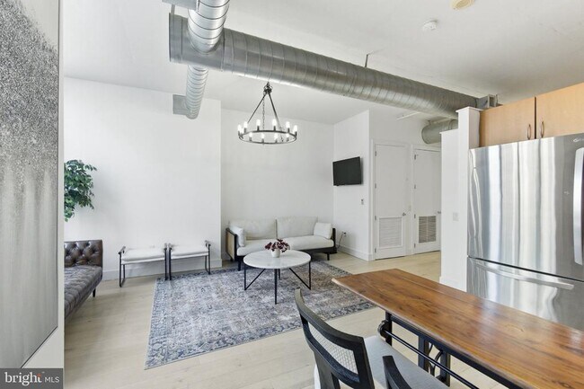 Building Photo - 811 4th St NW