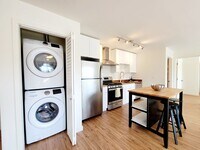 Building Photo - Redwood City: Unfurnished and Remodeled 2 Bed 2 Bath w/ Laundry In Unit, AC Mini-Split, & Parking...