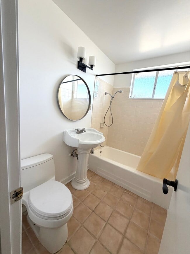 Building Photo - Newly Remodeled 3 Bedroom 2 Bathroom Home