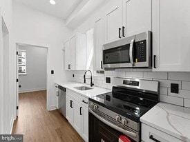 Building Photo - 2331 N Front St