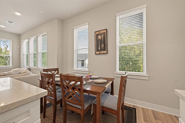 Building Photo - 6744 Del Rio St