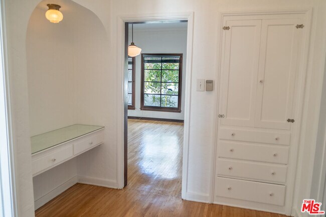 Building Photo - 1211 S Hayworth Ave