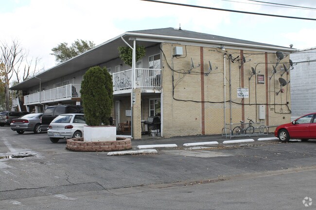 Primary Photo - 6029 Lenzi Ave