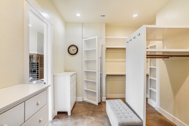 Building Photo - 1194 Vaquero Way
