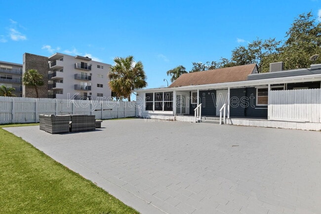 Building Photo - 699 S Federal Hwy