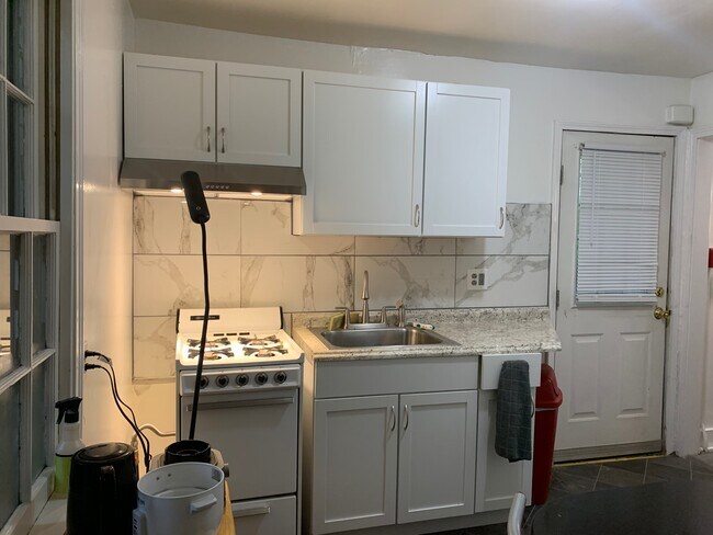 Studio with updated kitchen with backsplash - 509 E Buffalo St