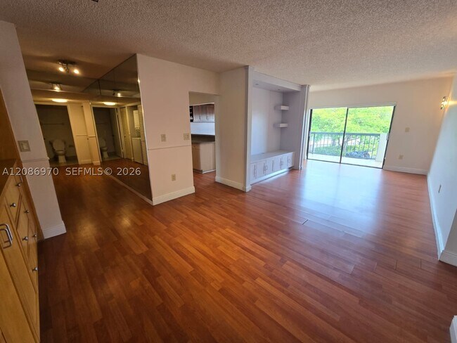 Building Photo - 5900 SW 127th Ave