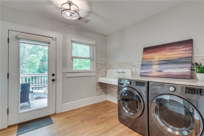 Building Photo - 953 Gilbert St SE