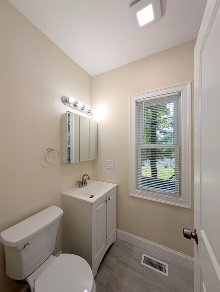 Building Photo - 22 Holyoke Rd