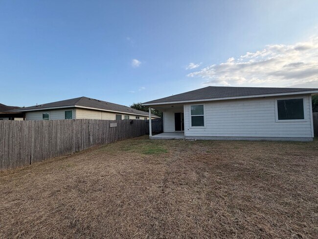 Building Photo - Lovely 3/2 in Gardens of Ranch Estates, NBTX