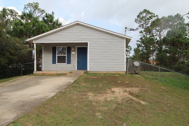 Building Photo - 3BR Gulf Breeze Home Zoned for Gulf Breeze High School with Open Living Area, Fenced Backyard & C...