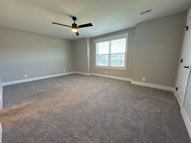 Building Photo - ? $500 Move-In Incentive for Approved Applications with a May Move-In! ?