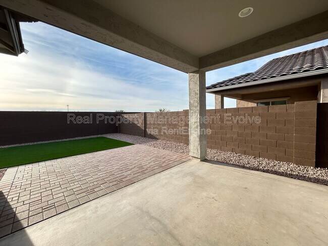 Building Photo - 17655 W Pueblo Ave