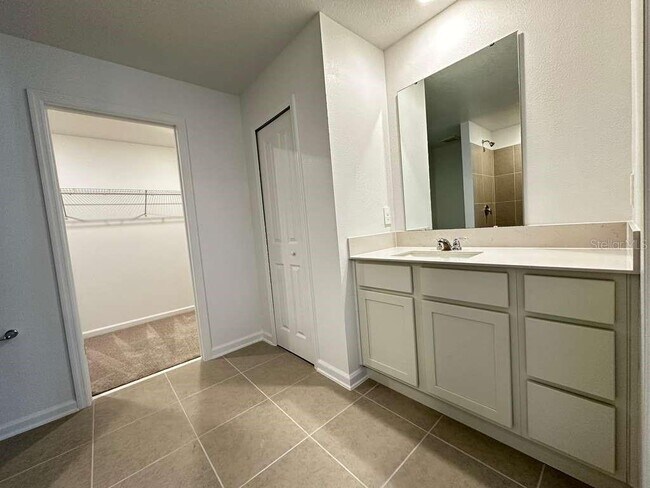 Building Photo - 5431 Meadow Walk Dr