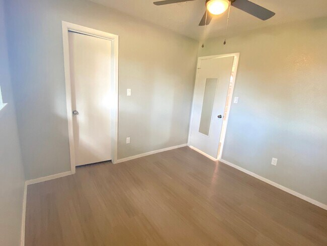 Building Photo - MAKE THE SMART MOVE TO SOMMERALL